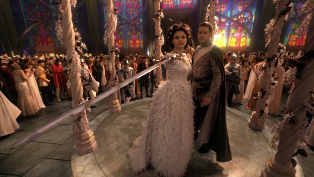 Snow threatens the Evil Queen in the first episode.